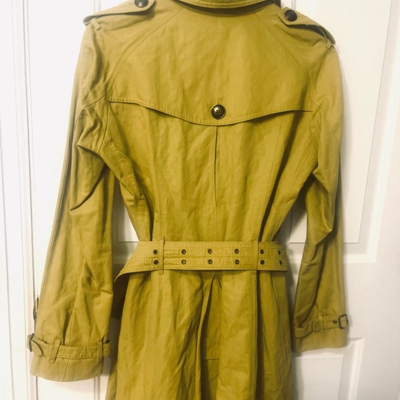 Authentic Burberry Women's Trench in mustard - Picture 9 of 11